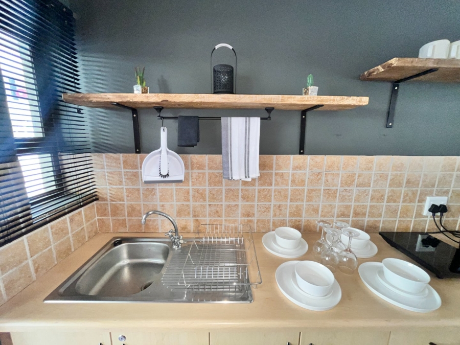 To Let 1 Bedroom Property for Rent in Ferreira Town Eastern Cape